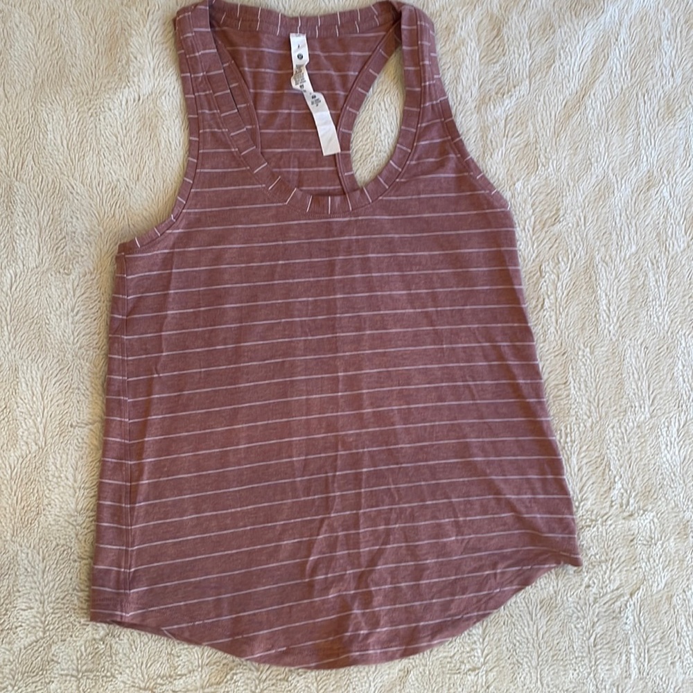 Lululemon size 2 mauve tank top